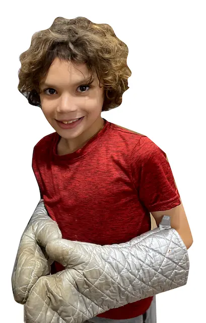 Riley with oven mitts